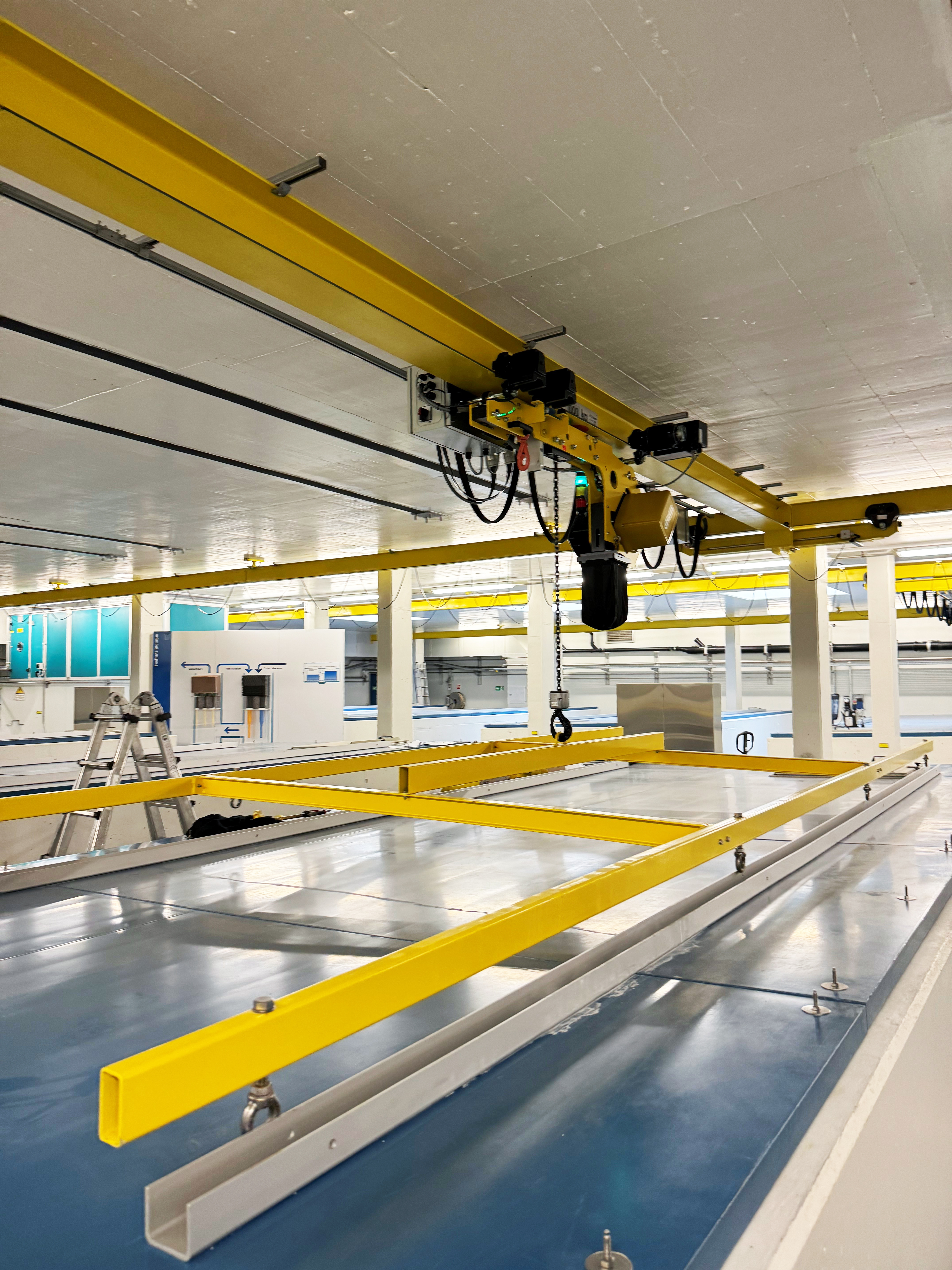 Underhängande I-balkstravers HKI, driven
